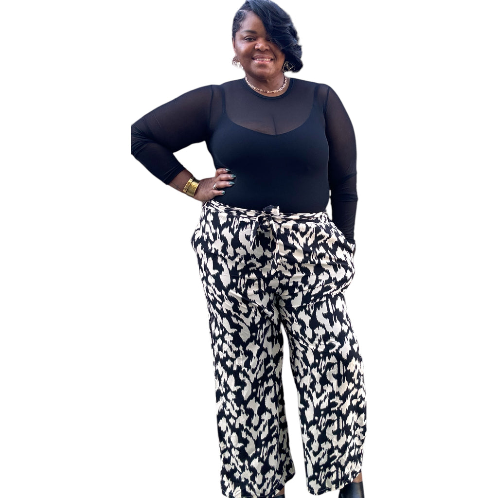 Womens Plus Black and White Wide Leg Belt Pant
