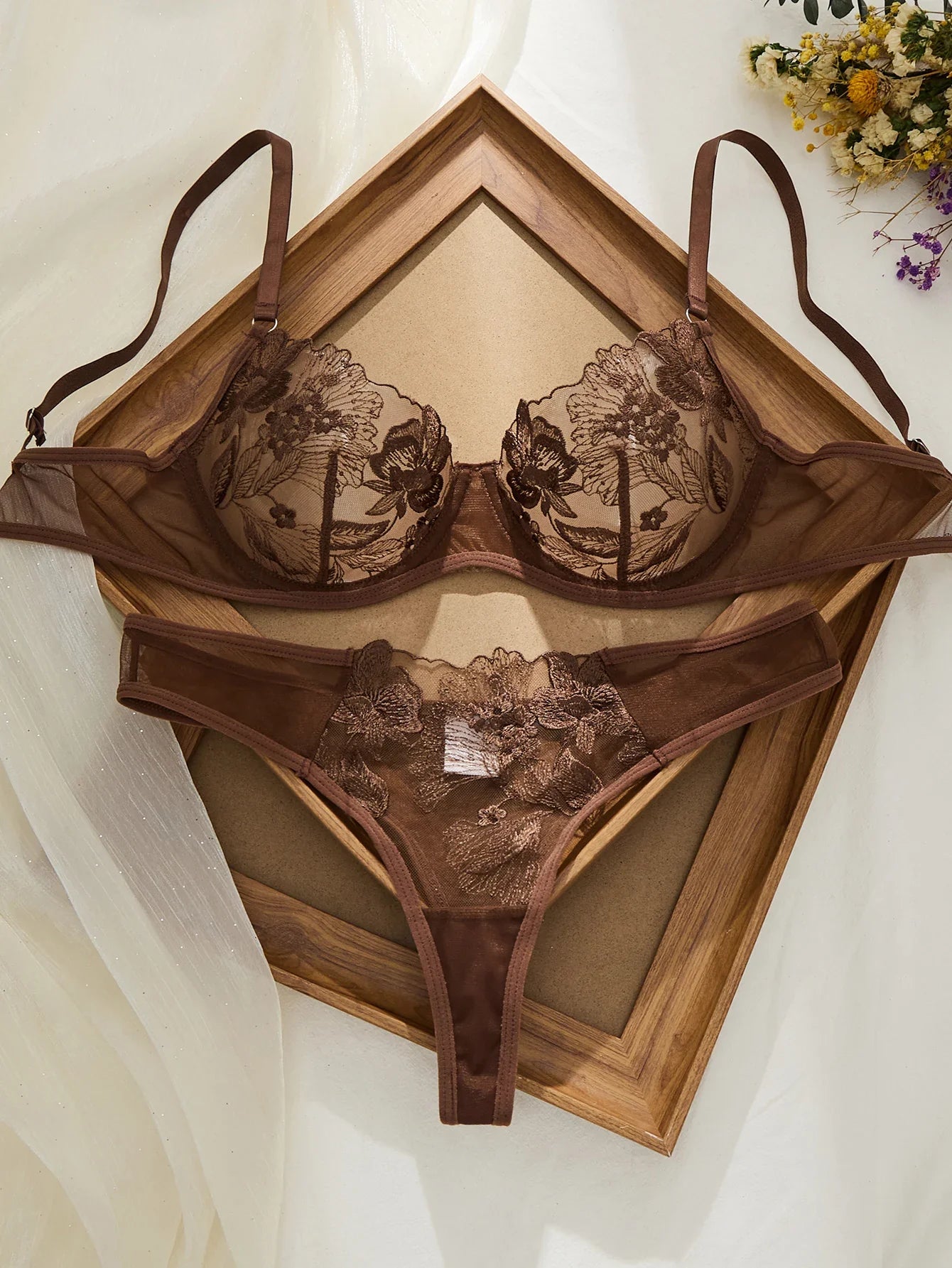 Ladies' Basic Style Thin Lace Bra And Panty Set Seamless Single Layer Eyelet Underwear Comfortable Intimate Apparel