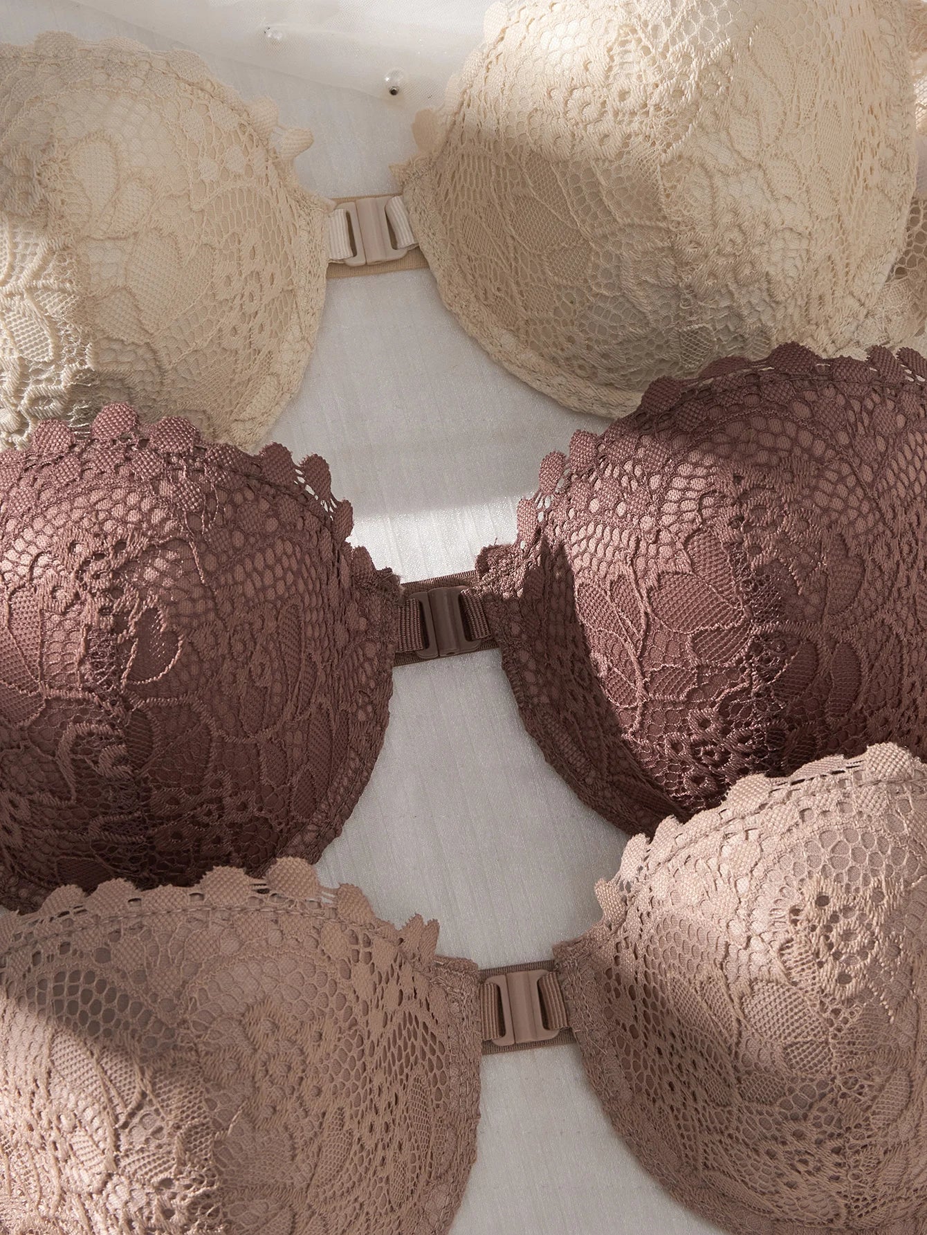 3Pcs Thin Cup Strapless Women's Sexy Bras Lace Trim Patchwork Pattern Front Clasp Push up Bra Comfortable Half-Cup Women's Bra