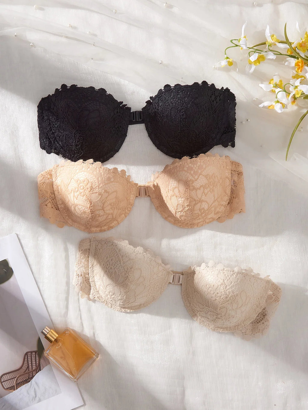 3Pcs Thin Cup Strapless Women's Sexy Bras Lace Trim Patchwork Pattern Front Clasp Push up Bra Comfortable Half-Cup Women's Bra