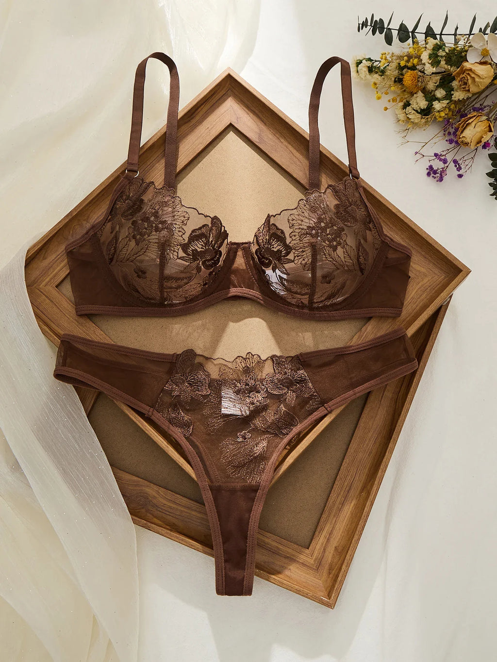 Ladies' Basic Style Thin Lace Bra And Panty Set Seamless Single Layer Eyelet Underwear Comfortable Intimate Apparel