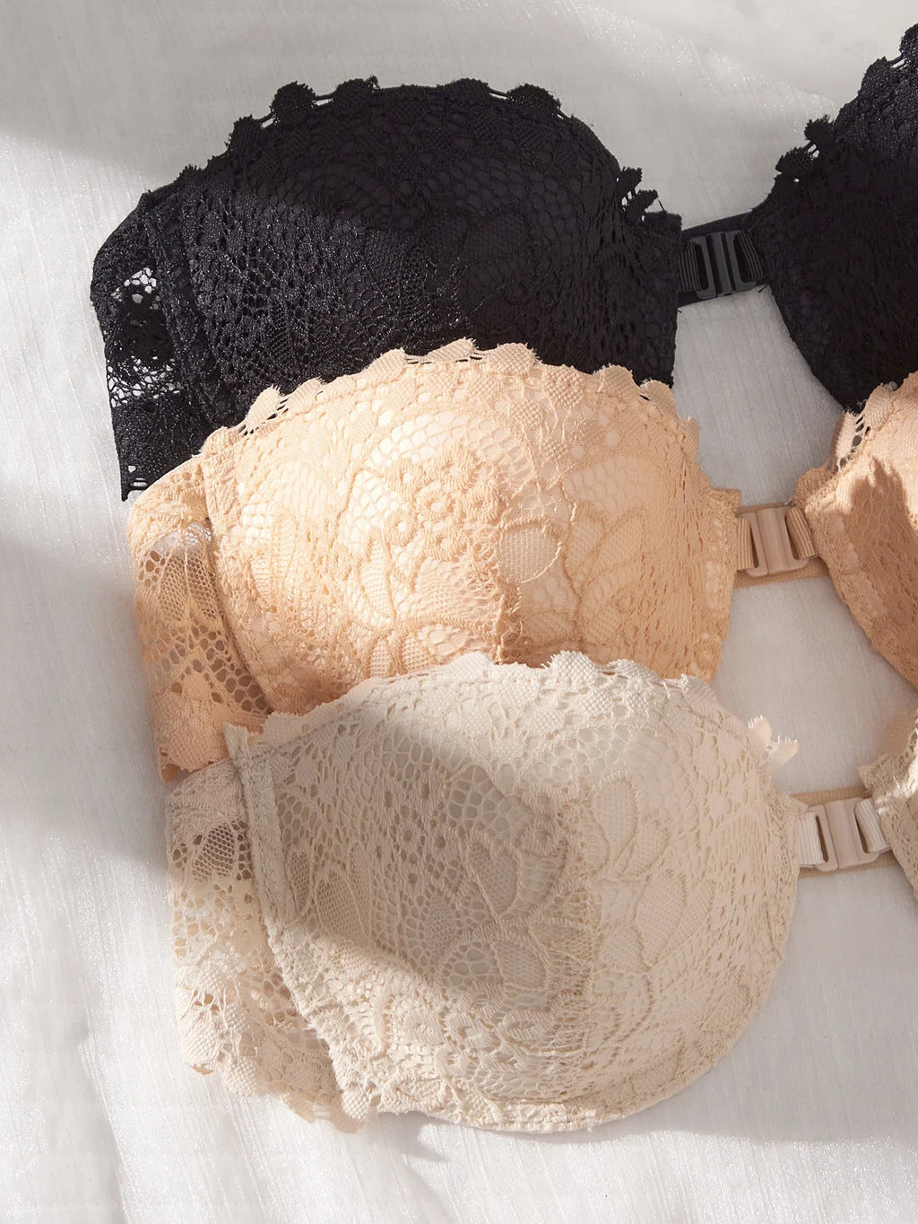 3Pcs Thin Cup Strapless Women's Sexy Bras Lace Trim Patchwork Pattern Front Clasp Push up Bra Comfortable Half-Cup Women's Bra