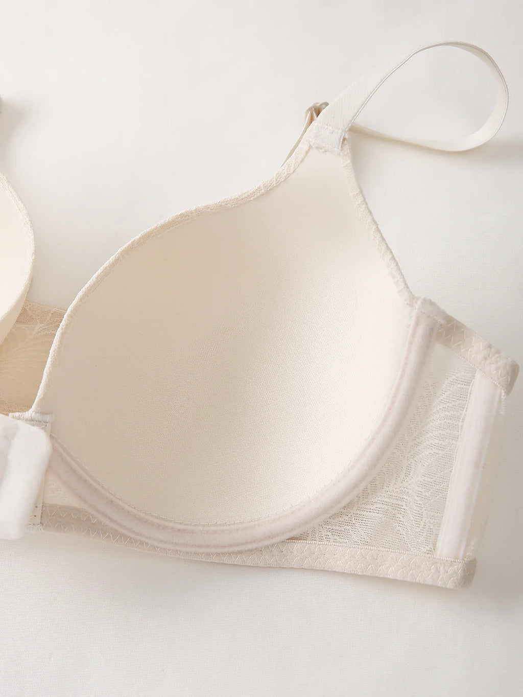 Daily Women's Bra with Lace Splicing and Embossed Texture Cup Surface Push-up Bra Soft Fabric Front Closure Underwire Underwear