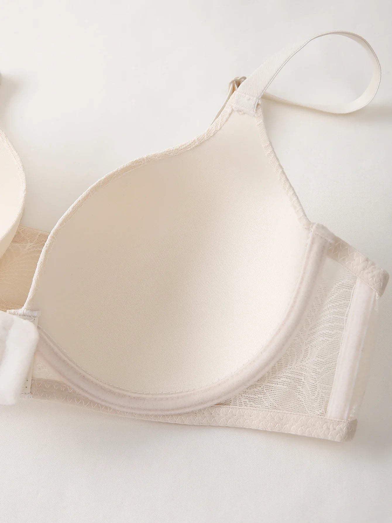 Daily Women's Bra with Lace Splicing and Embossed Texture Cup Surface Push-up Bra Soft Fabric Front Closure Underwire Underwear
