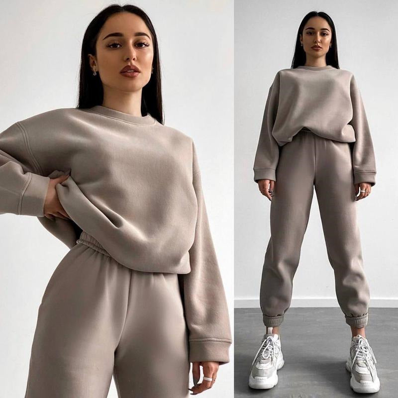 Women's Crewneck Sweatshirt & Jogger Pants Two-Piece Set – Loose Fit