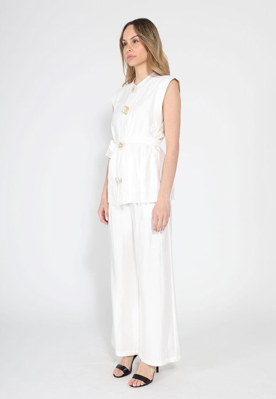 Button detail sleeveless vest