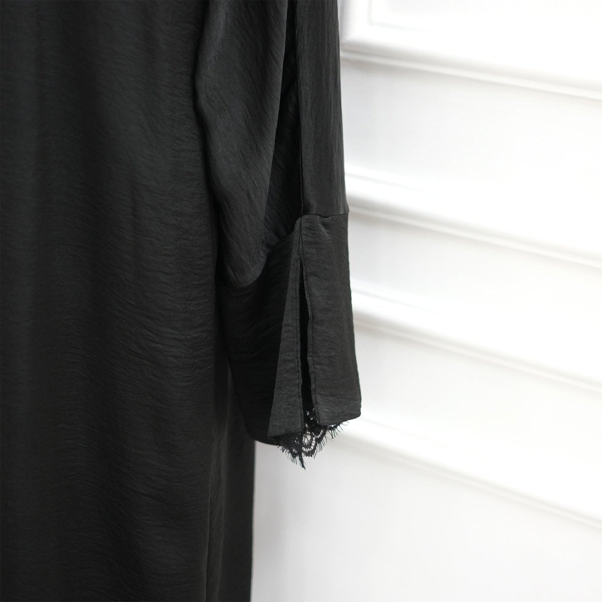 Lace Cuff Crinkle Open Abaya(MOA328)